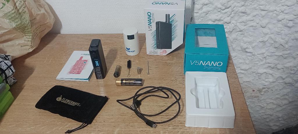 Flowermate V5 Nano-Complete vaporizer+extra batterij, Ophalen of Verzenden, Gebruikt, Overige typen
