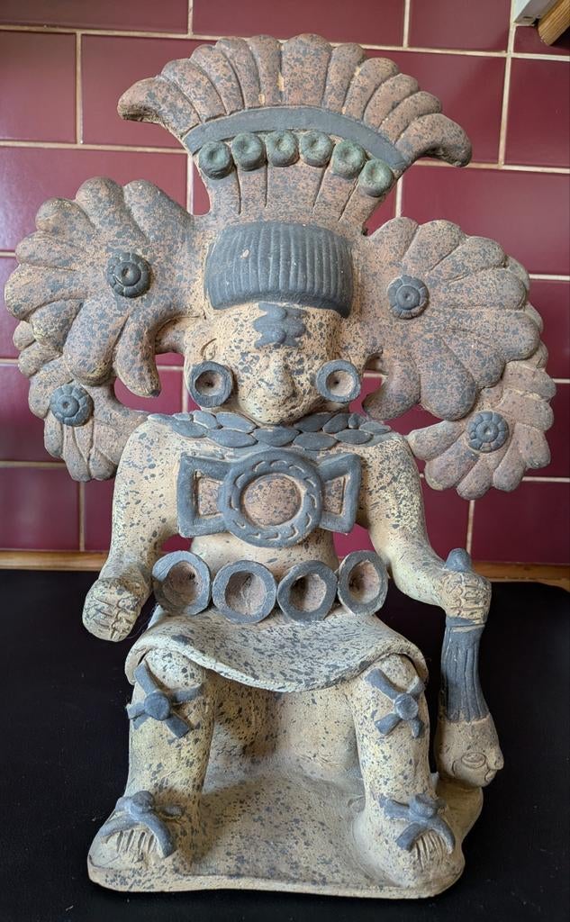 Precolumbiaans terracotta beeld van een koppensneller, Ophalen