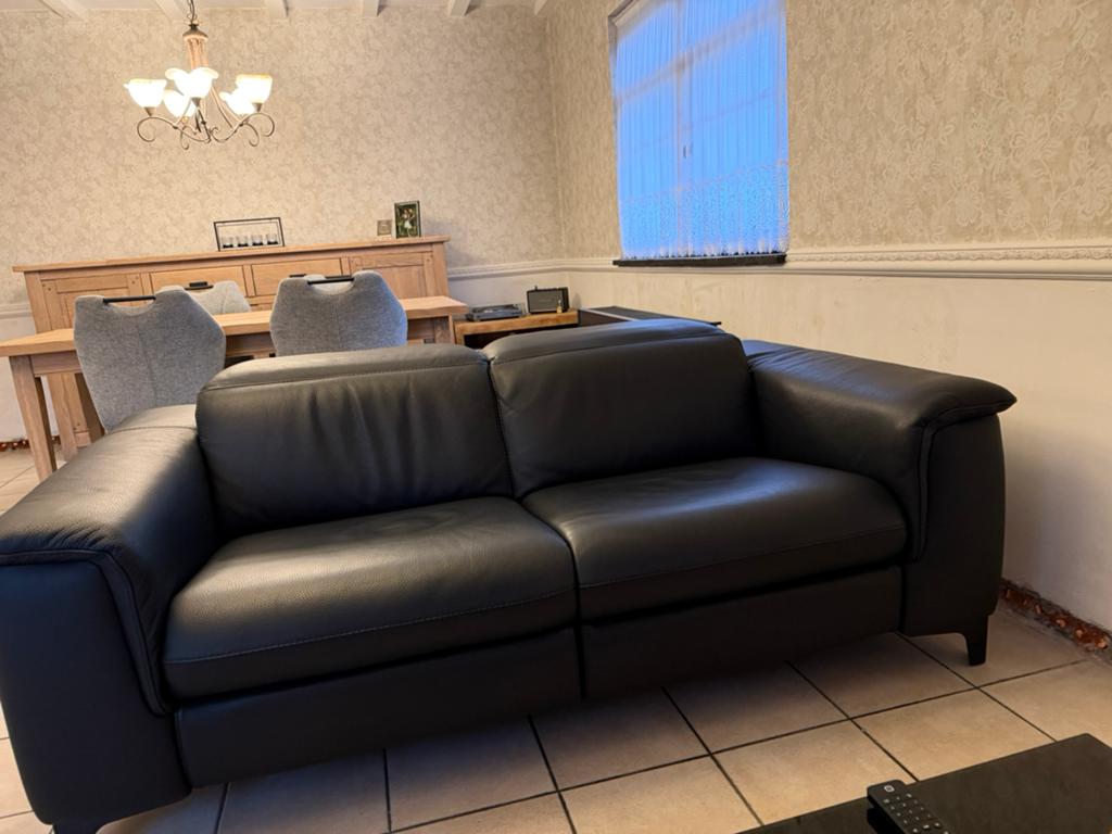 Fauteuil relax 2,5 places en cuir noir, Maison & Meubles, Canapés | Salons, Utilisé, Banc droit, Autres dimensions, 150 à 200 cm