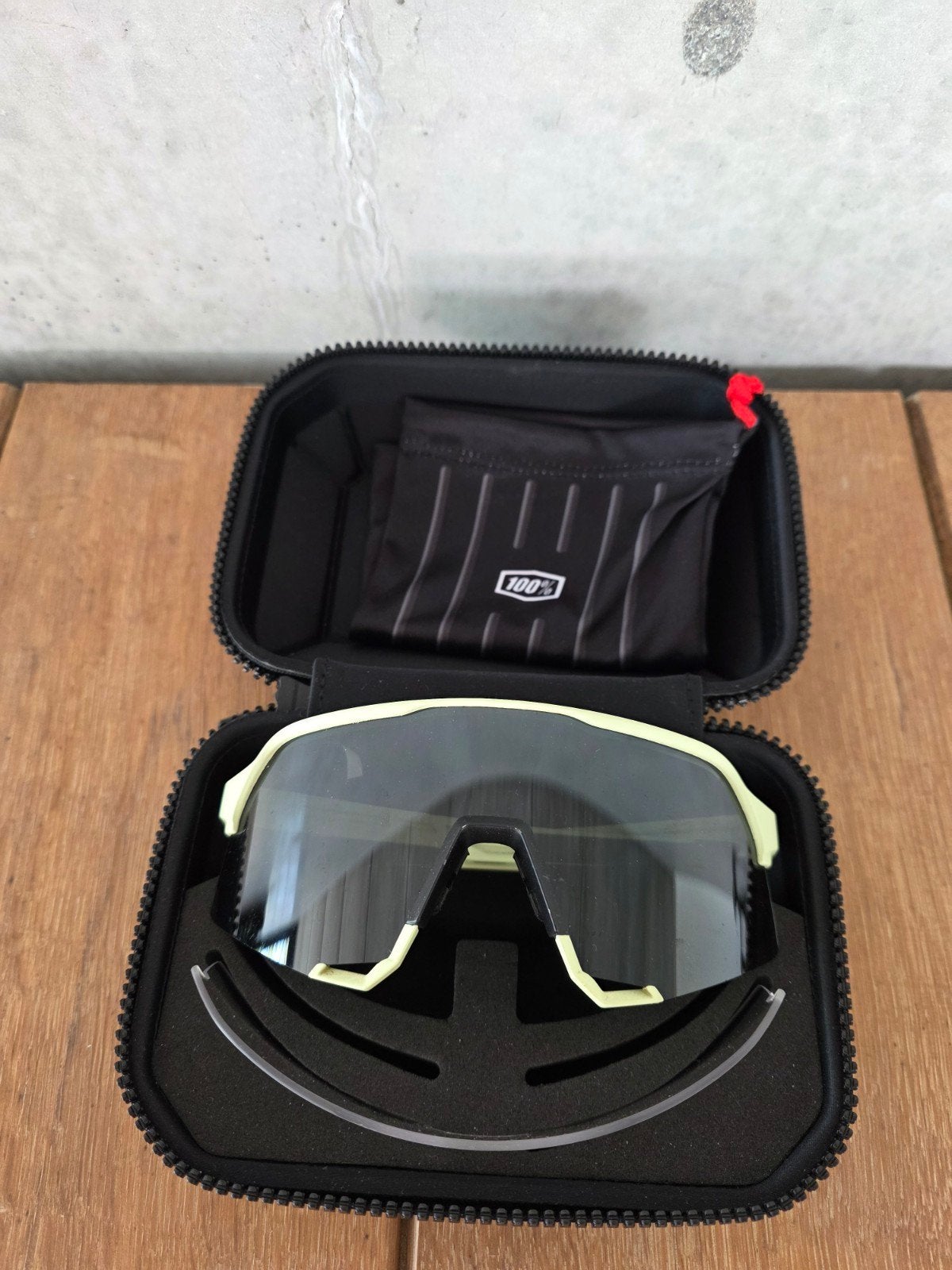 100% S3 dark lens, Zonnebril, Zwart, Zo goed als nieuw, Ophalen