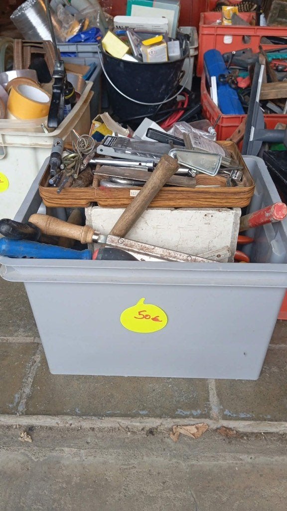 Caisse petit outillage divers, Enlèvement