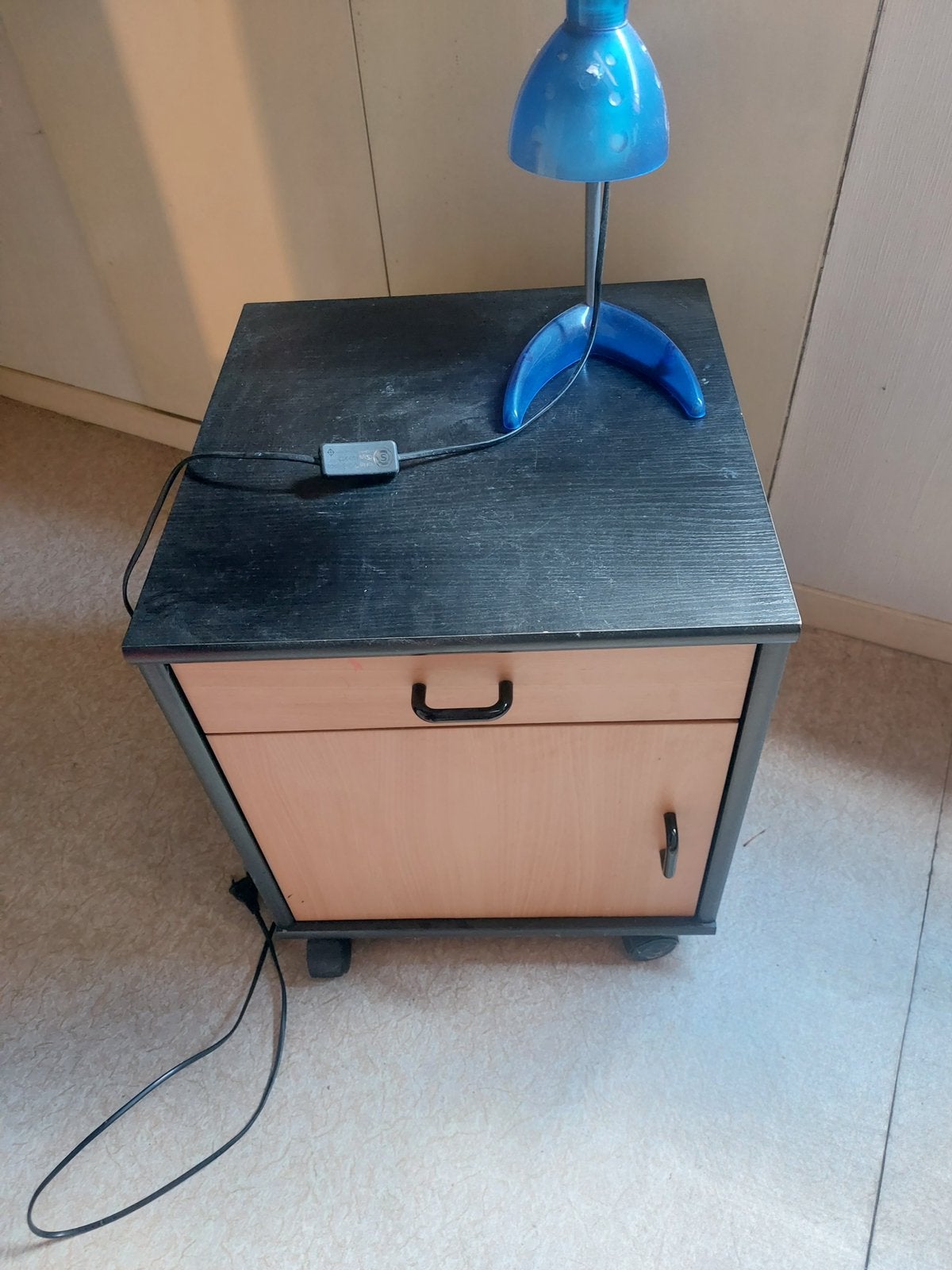 Nachtkastje op wieltjes, Ophalen, Gebruikt