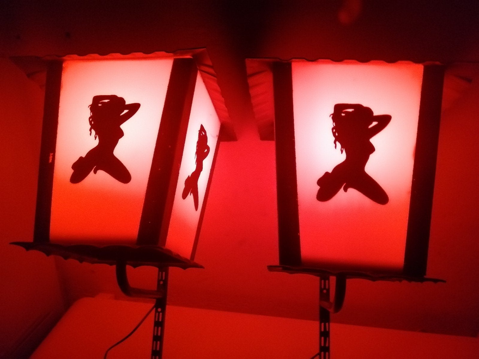 2 lichtreclames red light district, Verzamelen, Ophalen, Gebruikt, Lichtbak of (neon) lamp