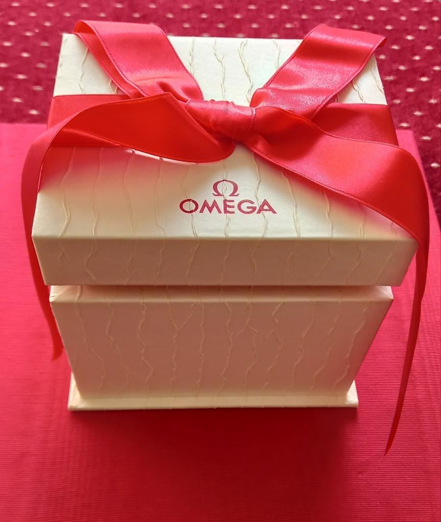 Omega original luxe watch gift box, Bijoux, Sacs & Beauté, Montres | Femmes, Enlèvement ou Envoi