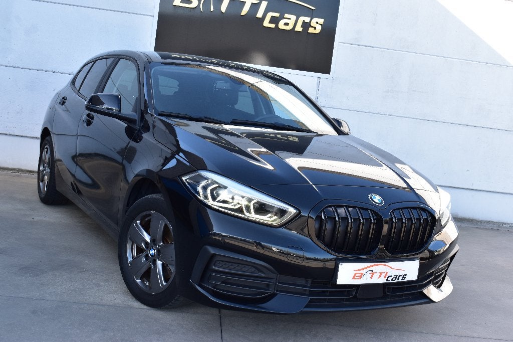 BMW 116d || Shadow look || DAB || Camera || LED, Auto's, Voorwielaandrijving, Zwart, https://public.car-pass.be/vhr/28efa3f5-2452-43e2-968e-421a78eec44b