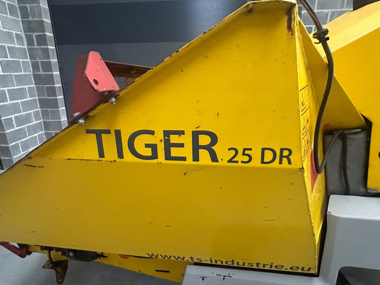 Broyeur ts industrie tiger 25dr diesel, Enlèvement, Utilisé, Essence