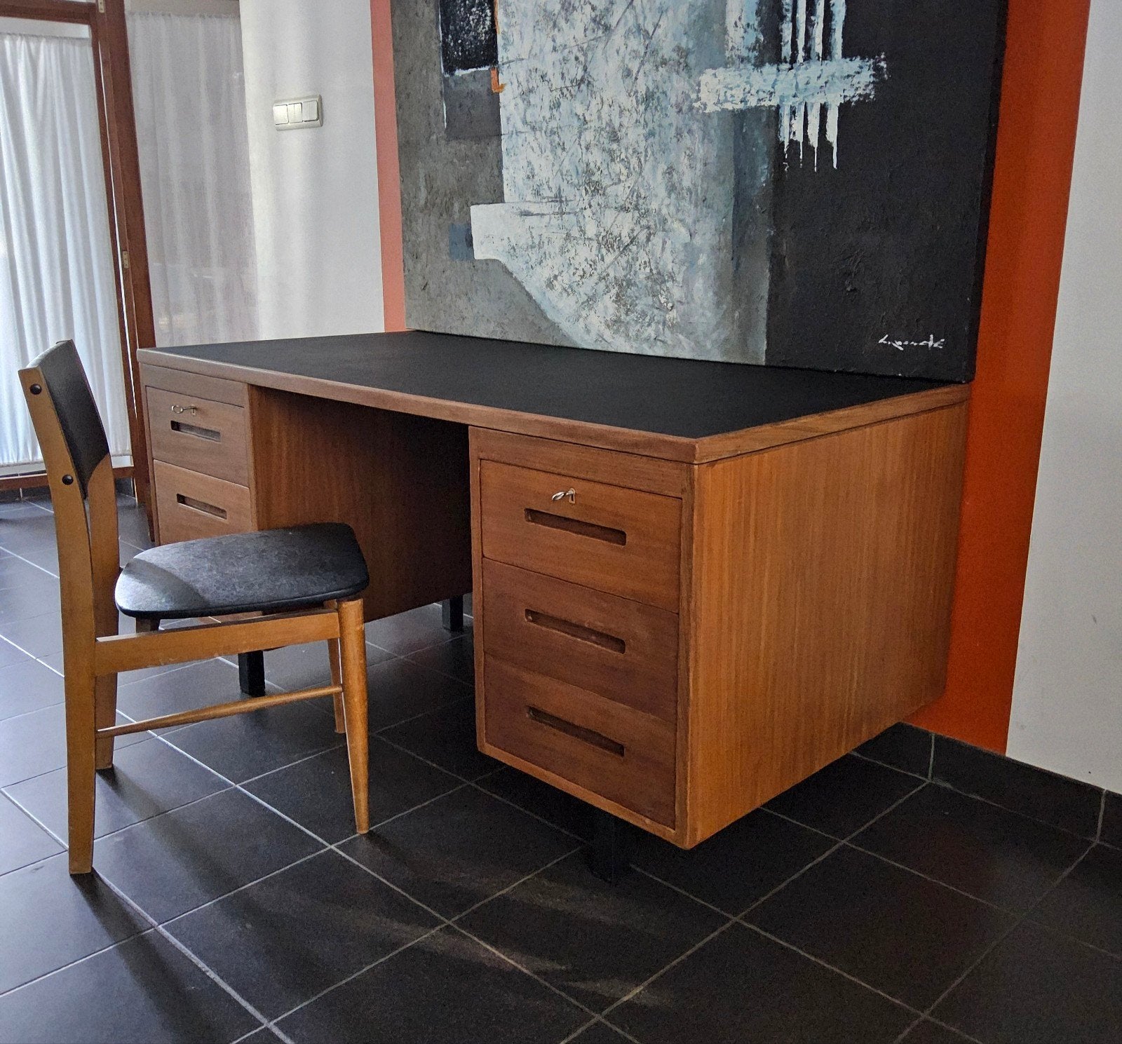 vintage bureau in teakfineer met matzwart werkblad, Ophalen, Zwart, 150 cm, Hout