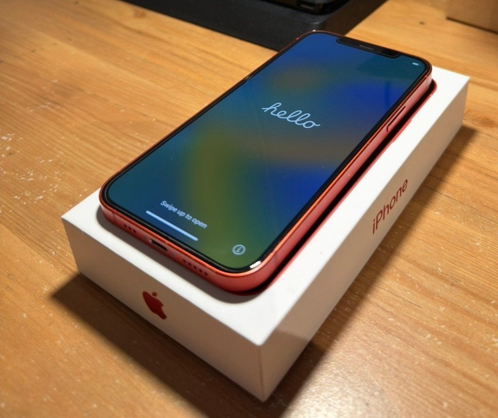 Apple iPhone 12 (64 GB) - Rood - Inclusief doos en hoesjes, Telecommunicatie, Ophalen, Gebruikt, 76 %, Met simlock