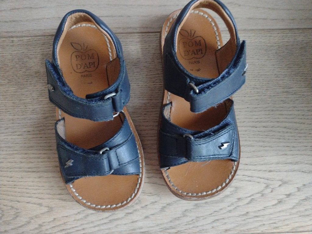 Sandales bleues en cuir taille 25 - POM D'API, Comme neuf, Enlèvement, Autres types, Garçon ou Fille