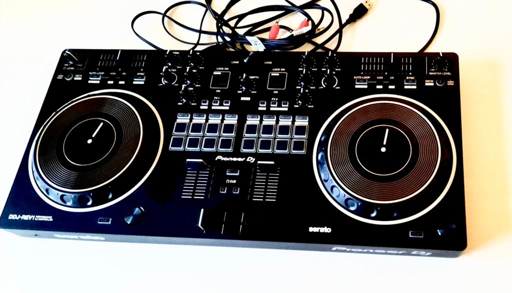 Contrôleur Pioneer DDJ-REV1 – Rekordbox/Serato, Enlèvement, Comme neuf, Pioneer