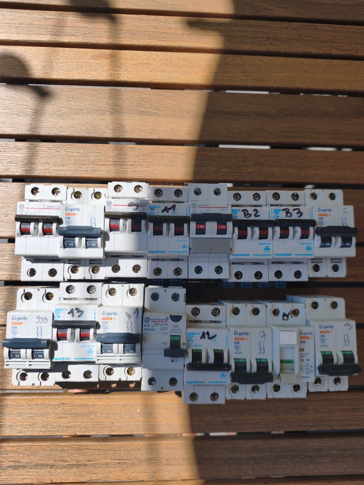 Lot de disjoncteur à vendre