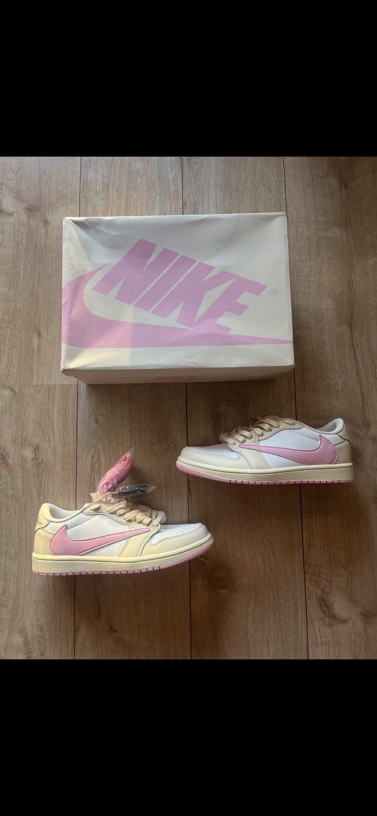 Travis Scott x Air Jordan 1 Low OG SP 'Pink', Ophalen of Verzenden, Roze, Sneakers