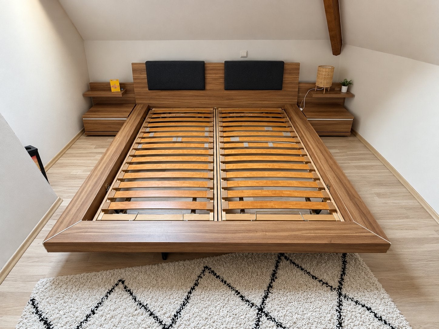 Tweepersoonsbed met hand verstelbare lattenbodem., Huis en Inrichting, Ophalen, Bruin, Tweepersoons, 200 cm