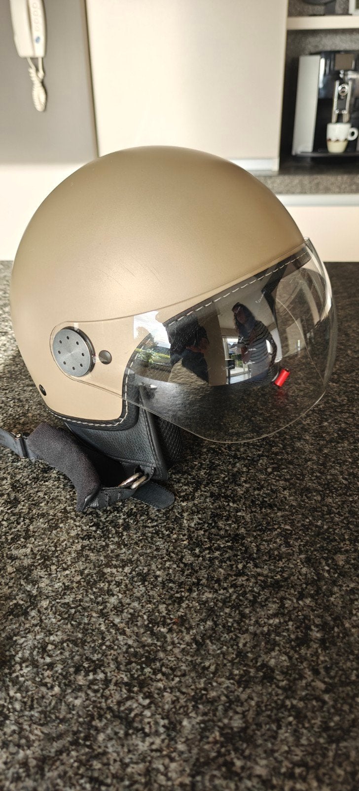 Vespa jethelm matbeige maat medium, Fietsen en Brommers, Ophalen, Zo goed als nieuw, Medium, Vespa