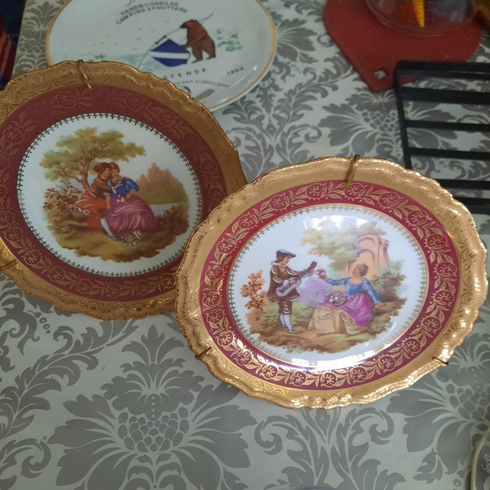 Limoges porselein , bordjes 19 cm . Getekend ., Ophalen of Verzenden