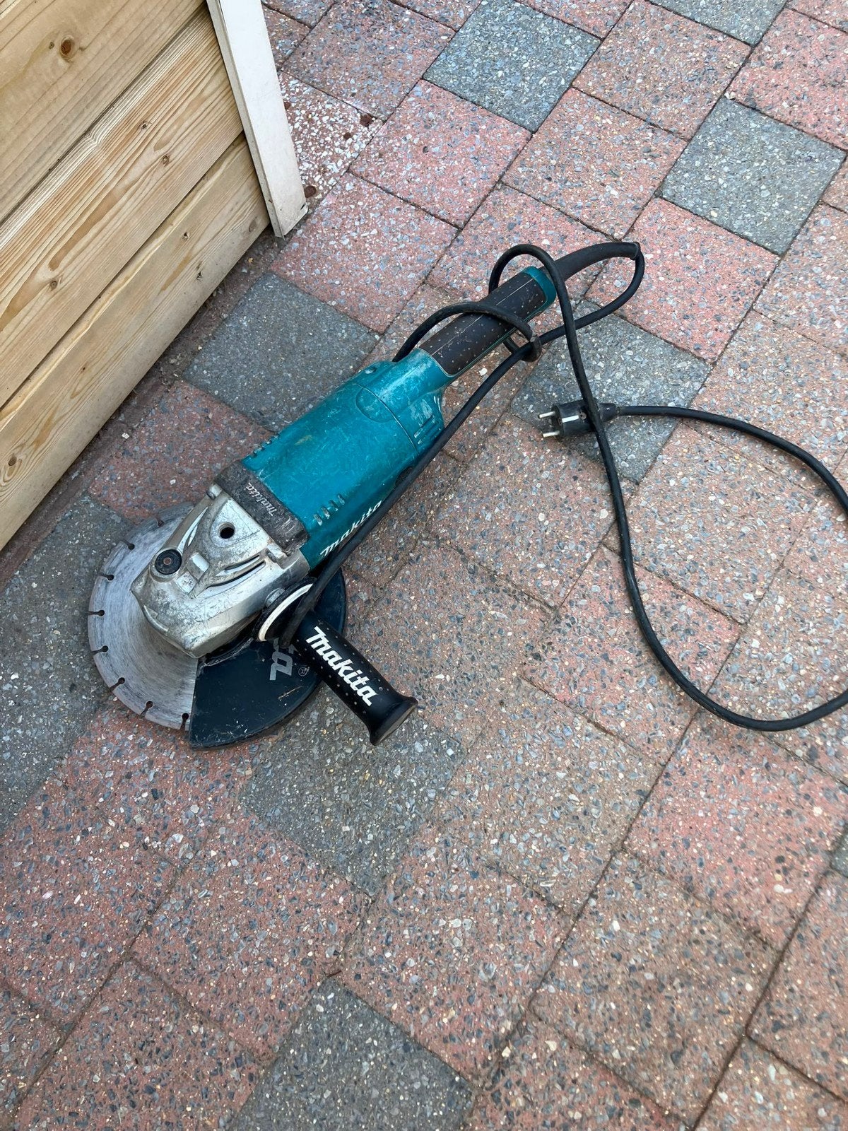 Makita haakse slijper – krachtige 230 mm slijper in goede st, Ophalen, Gebruikt, Haakse handslijpmachine