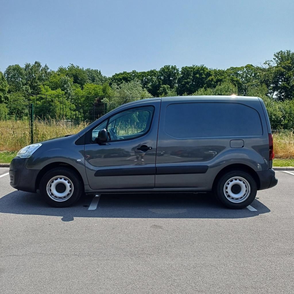 Citroën Berlingo Utilitaire 1.6 BlueHDi, Autos, Camionnettes & Utilitaires, Particulier, ABS, Caméra de recul, Airbags, Air conditionné