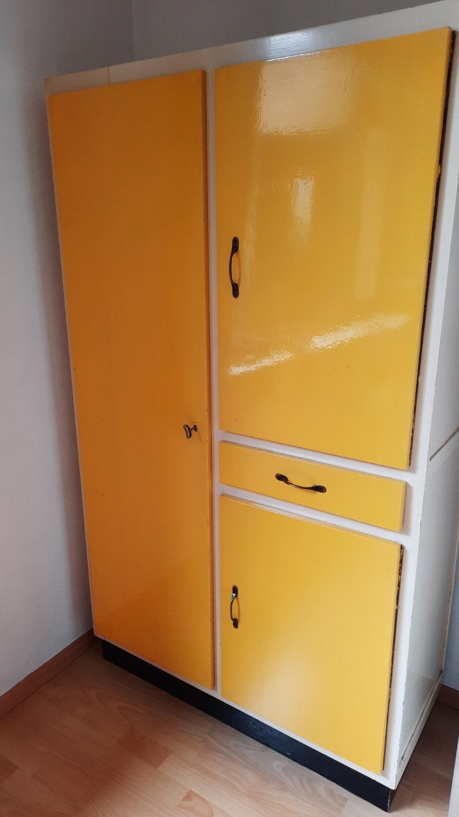 Vintage keukenkast, Ophalen