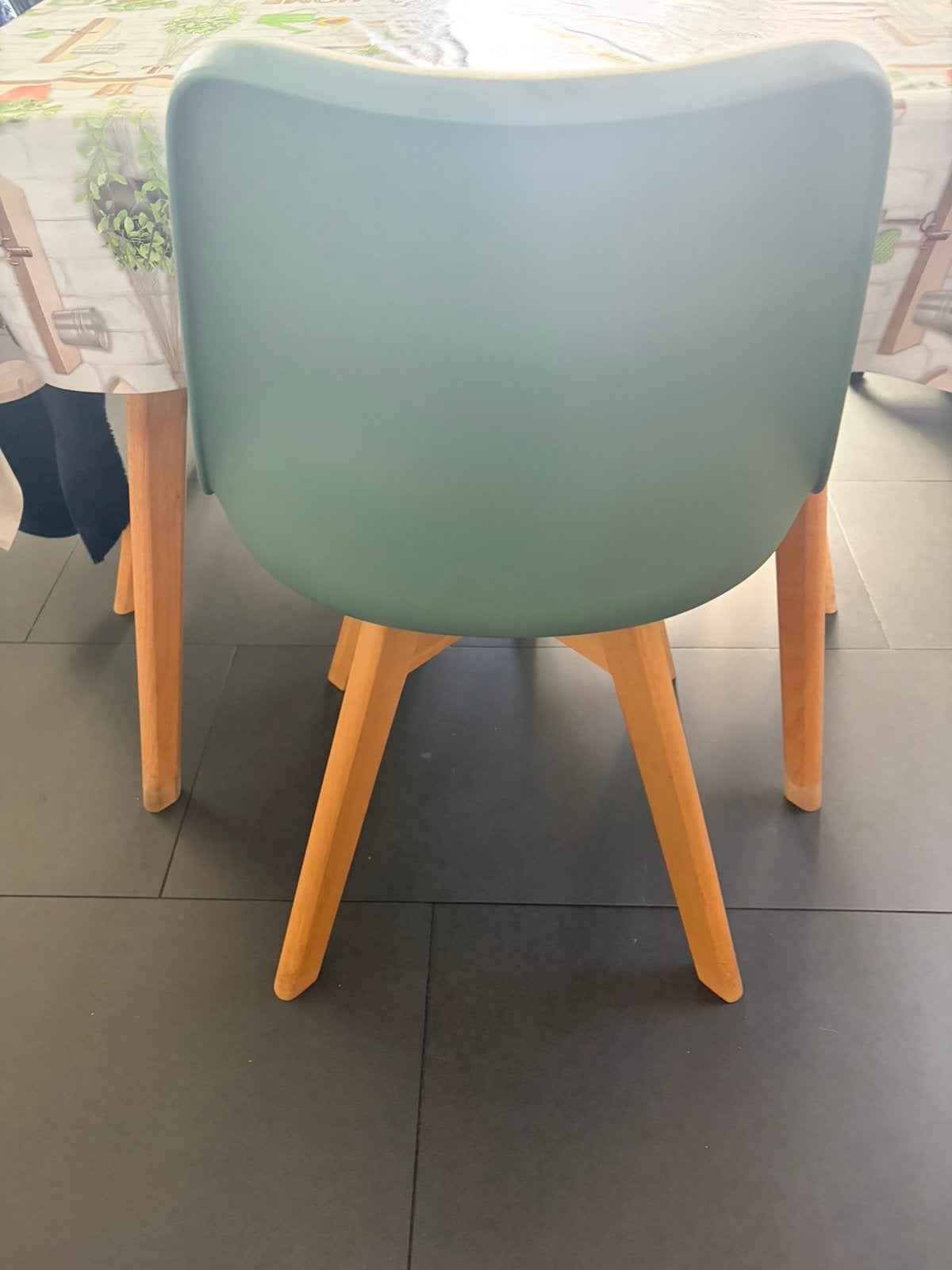 4 CHAISES SCANDINAVES VERT SAUGE, Enlèvement, Utilisé
