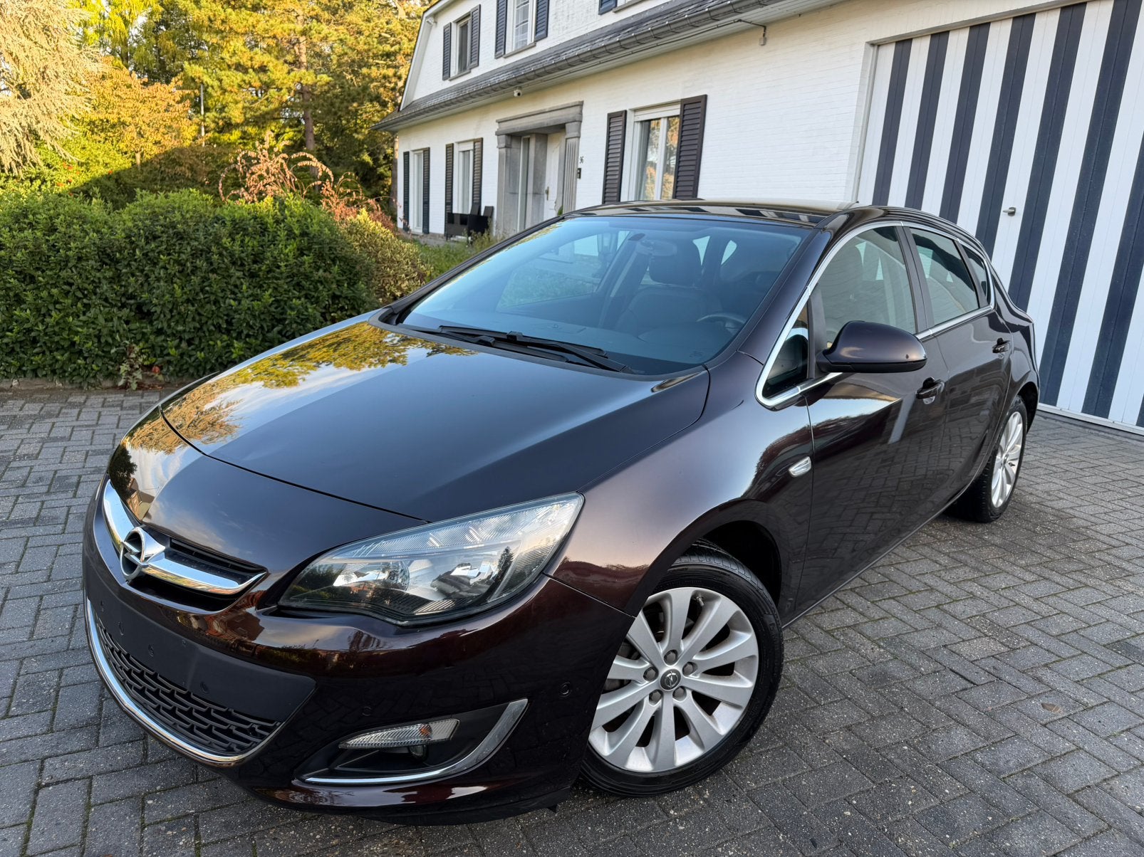 Opel Astra - Édition Cosmo - Approuvé à blanc -Parfait état!, Euro 5, Achat, Entreprise, Noir