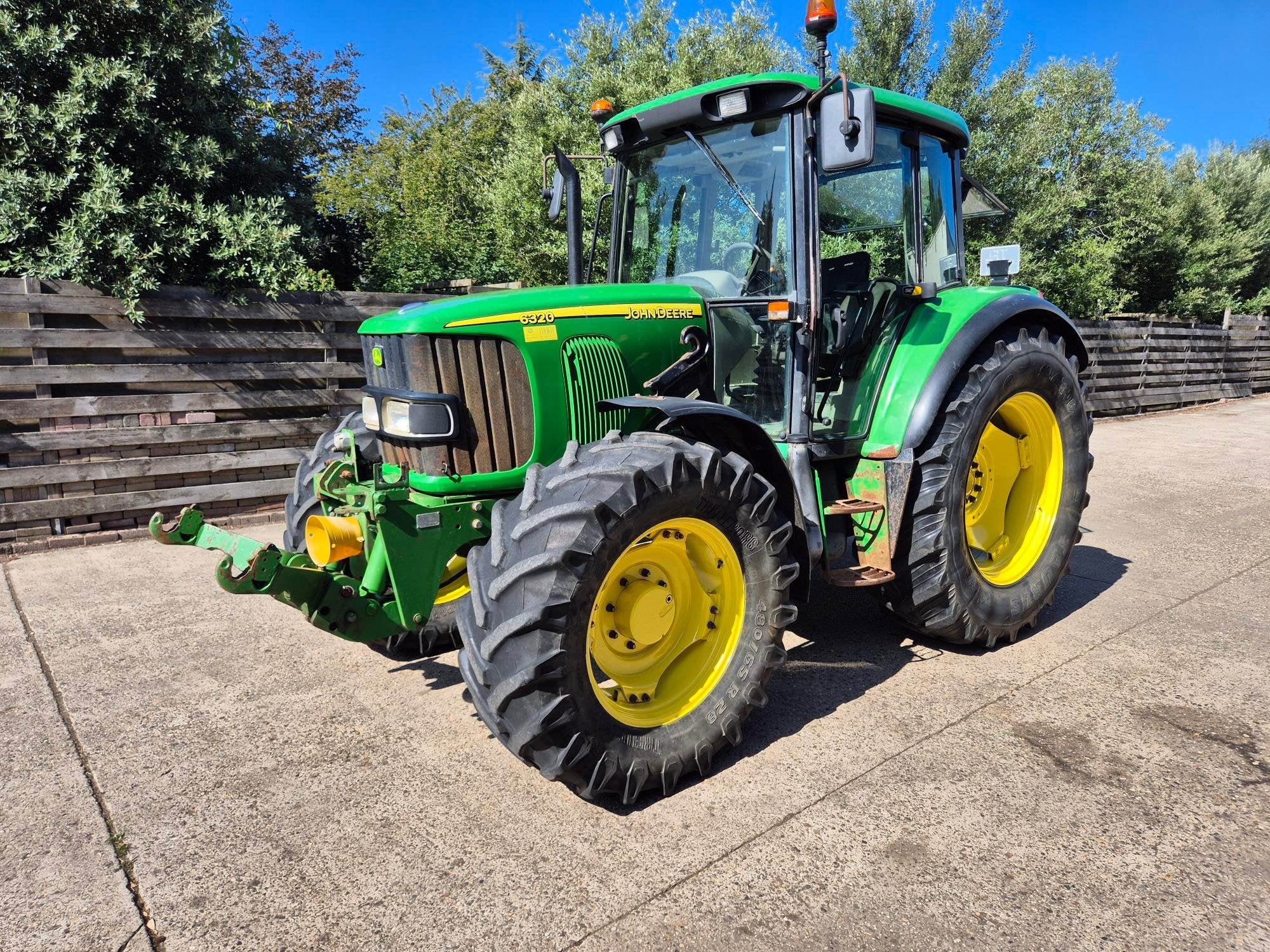 John Deere 6320 met fronthef+PTO (bj 2007), Zakelijke goederen, Landbouw | Tractoren, Gebruikt, 80 tot 120 Pk, John Deere, 7500 tot 10000