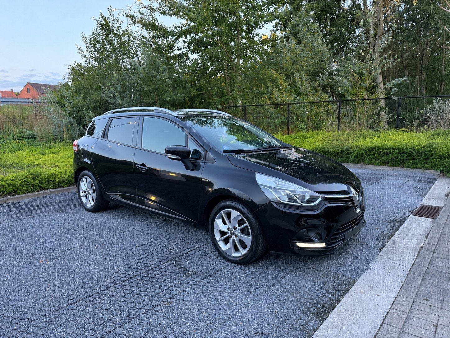 Renault Clio Grandtour 1.2 Essence Limitée, Autos, Achat, Euro 6, Boîte manuelle, Noir