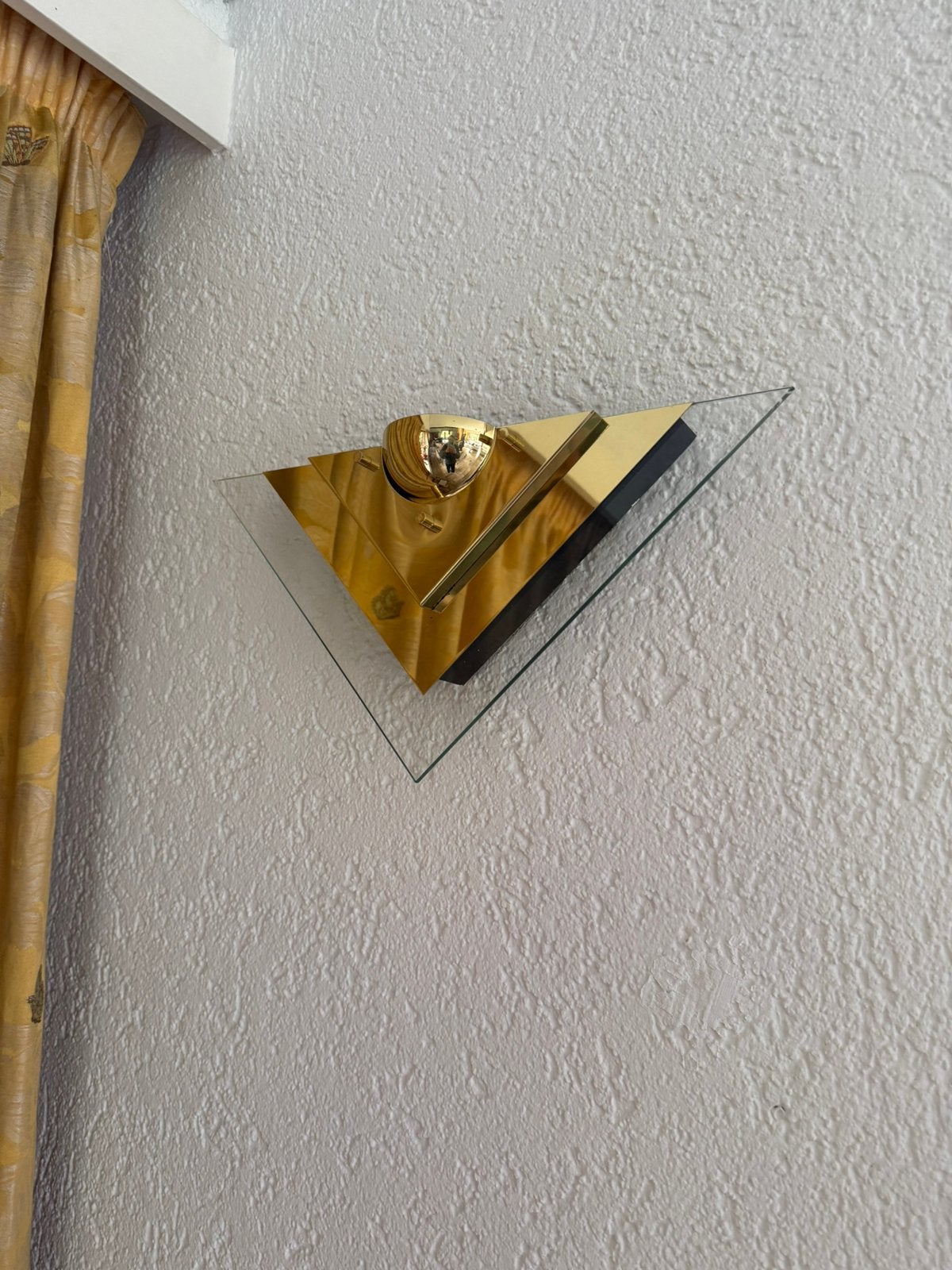 Dijkstra wandlamp, Enlèvement