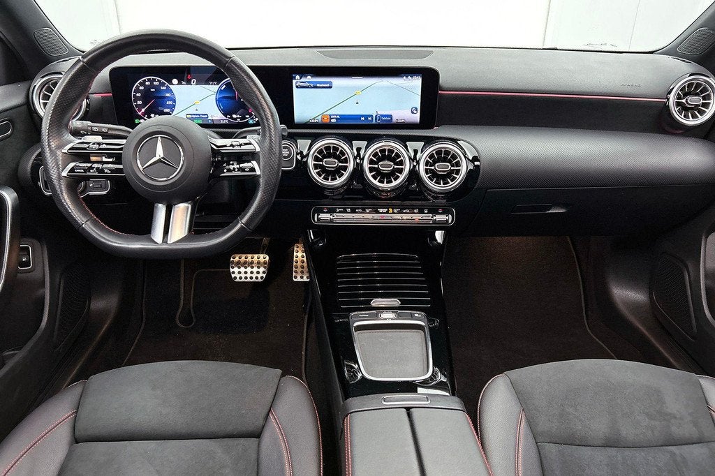 Mercedes-Benz A-Klasse 250 e Hatchback AMG Line | Panoramisc, Auto's, Stof, Gebruikt, 4 cilinders, 16 kWh