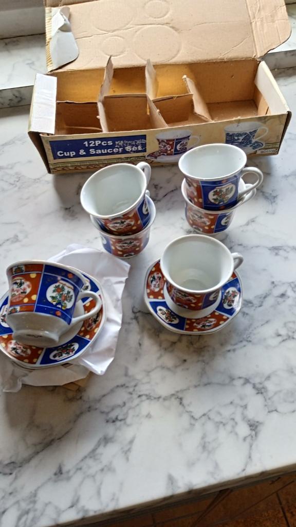 Tassen en bordjes, Ophalen