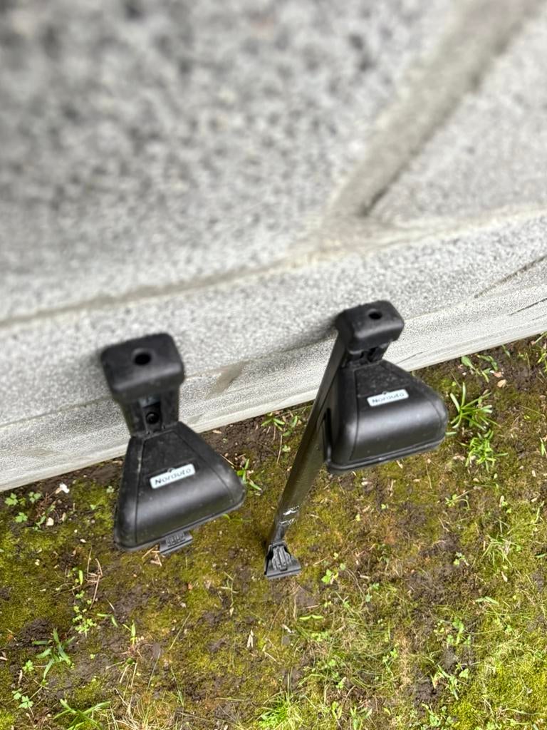 Barres de toit à vendre Norauto, Autos : Divers, Porte-bagages, Enlèvement ou Envoi, Comme neuf