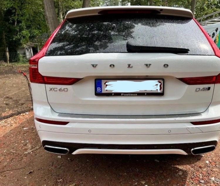 VOLVO XC60 D4 R-DESIGN AUTOMAAT, Auto's, Automaat, 4 cilinders, 2500 kg, Wit