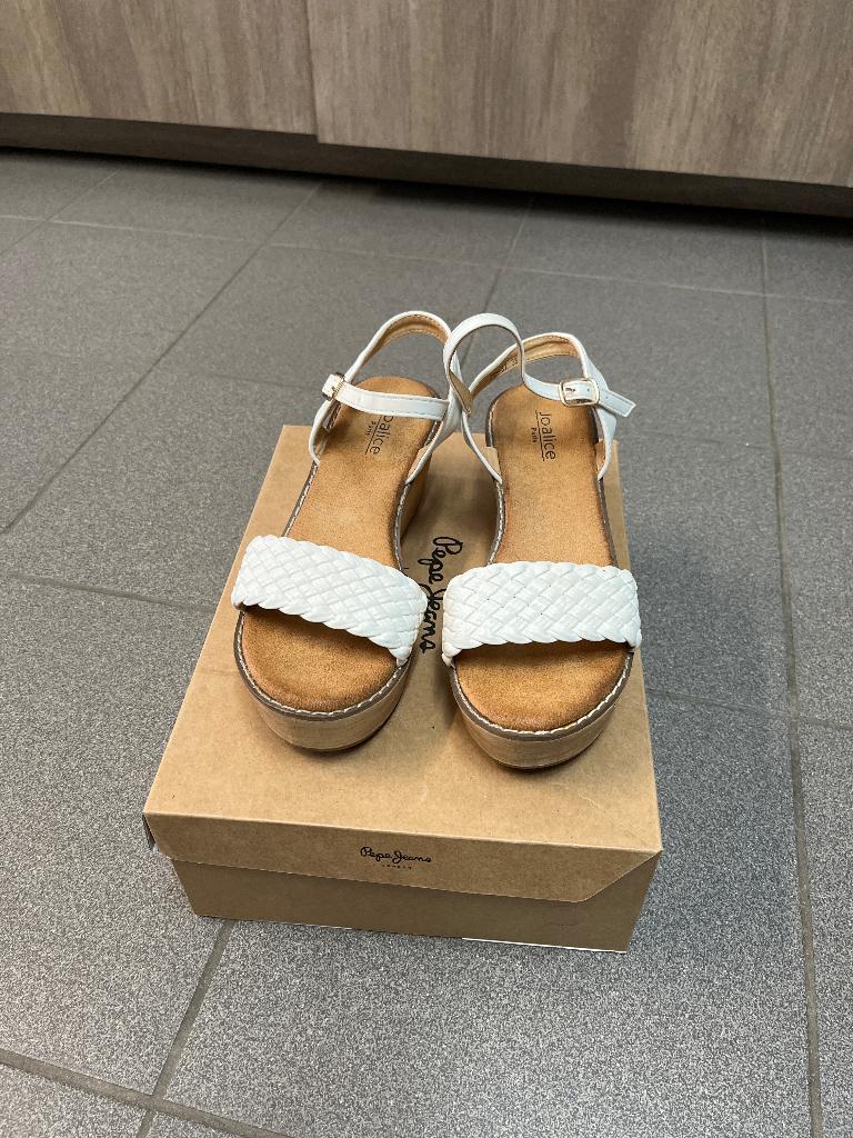 Sandalen, Ophalen, Wit, Sandalen of Muiltjes, Zo goed als nieuw