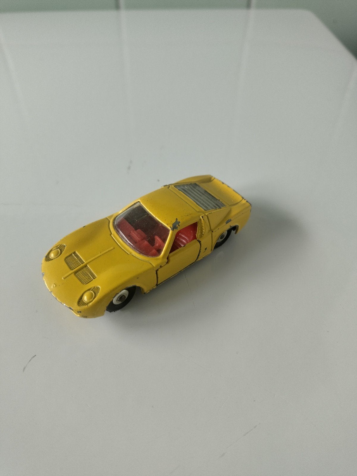 Vintage Lesney Lamborghini Miura AFHALING LEES BESCHRIJVING, Hobby en Vrije tijd, Modelauto's | Overige schalen, Ophalen, Gebruikt