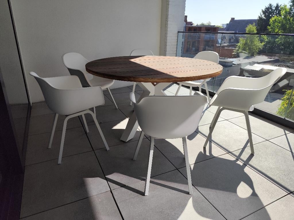 Ronde Grenen Terrastafel (stoelen via ander zoekertje), Ophalen, Zo goed als nieuw, Rond, Hout