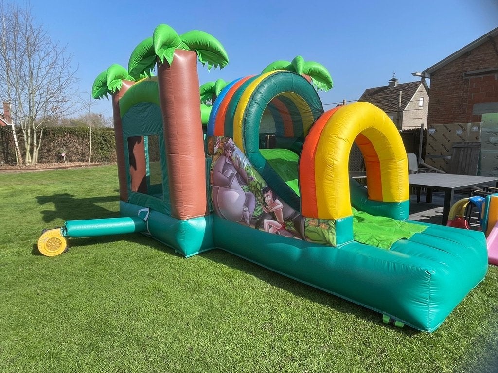 TE HUUR Springkasteel Jungle Book met valnet en glijbaan!, Ophalen, Zo goed als nieuw