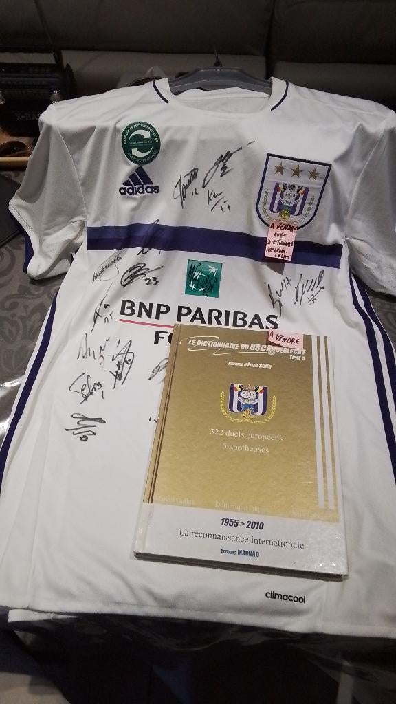T-Shirt dédicacé et dico de foot Anderlecht + album Panini, Verzamelen, Sportartikelen en Voetbal, Ophalen, Gebruikt, Shirt