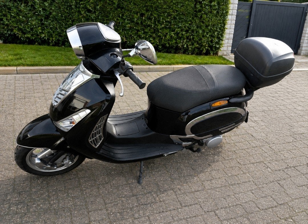 Razzo Capri 125 Scooter - Zwart, 8579 km, Fietsen en Brommers, Ophalen