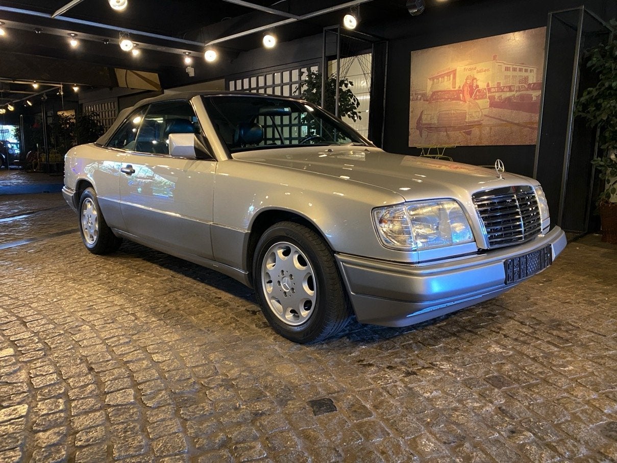 Mercedes-Benz E-Klasse 200 C124 Cabrio Automaat (bj 1995), Auto's, 1998 cc, Achterwielaandrijving, 136 pk, Bedrijf