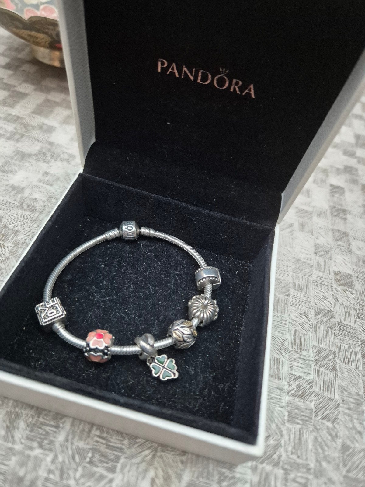 Prachtige Pandora armband met bedels in heel goede staat, Ophalen of Verzenden