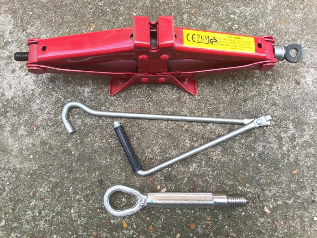 Universele Schaarkrik 1,5 Ton - incl. Slinger en Sleepoog, Auto diversen, Krikken, Ophalen, Zo goed als nieuw, Manueel, Schaarkrik