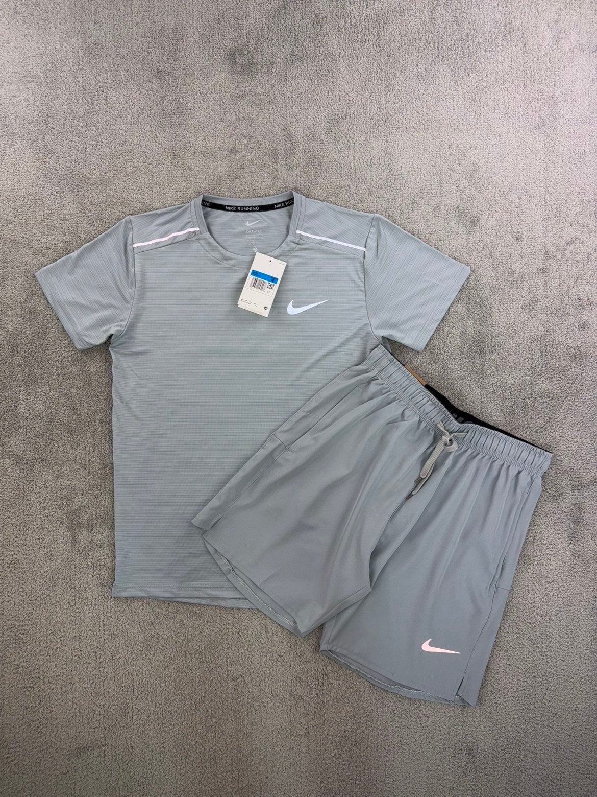 Ensemble Nike Running, Envoi, Comme neuf