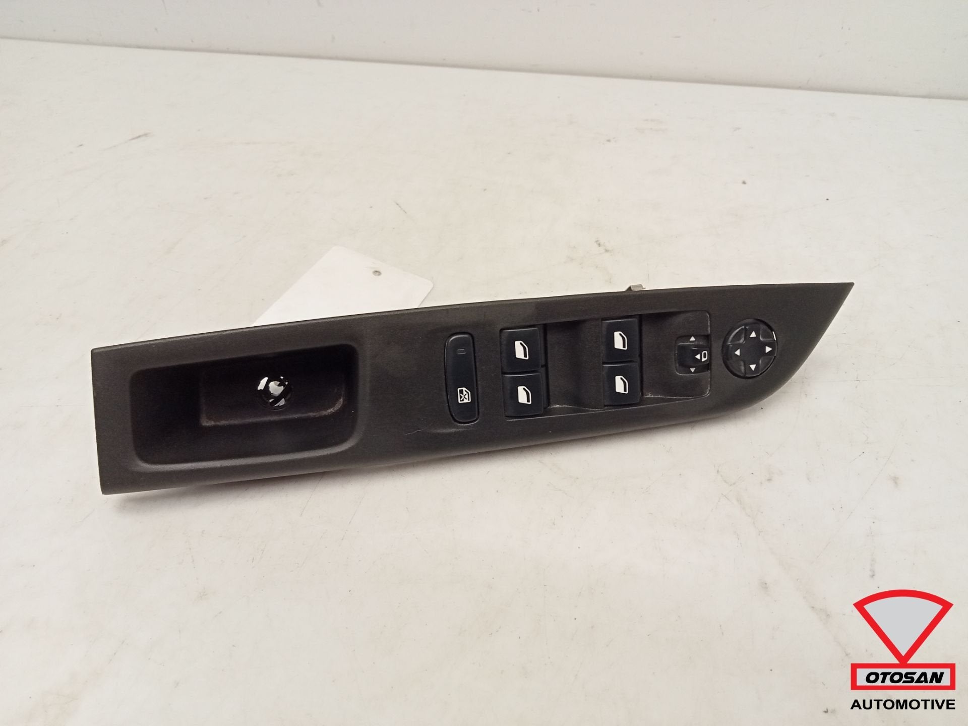 Interrupteur de vitre pour Opel Corsa F 2019+ Peugeot Citro, Opel Automobile GmbH, Opel, Bahnhofsplatz 1
65423  Russelsheim am Main, DE
