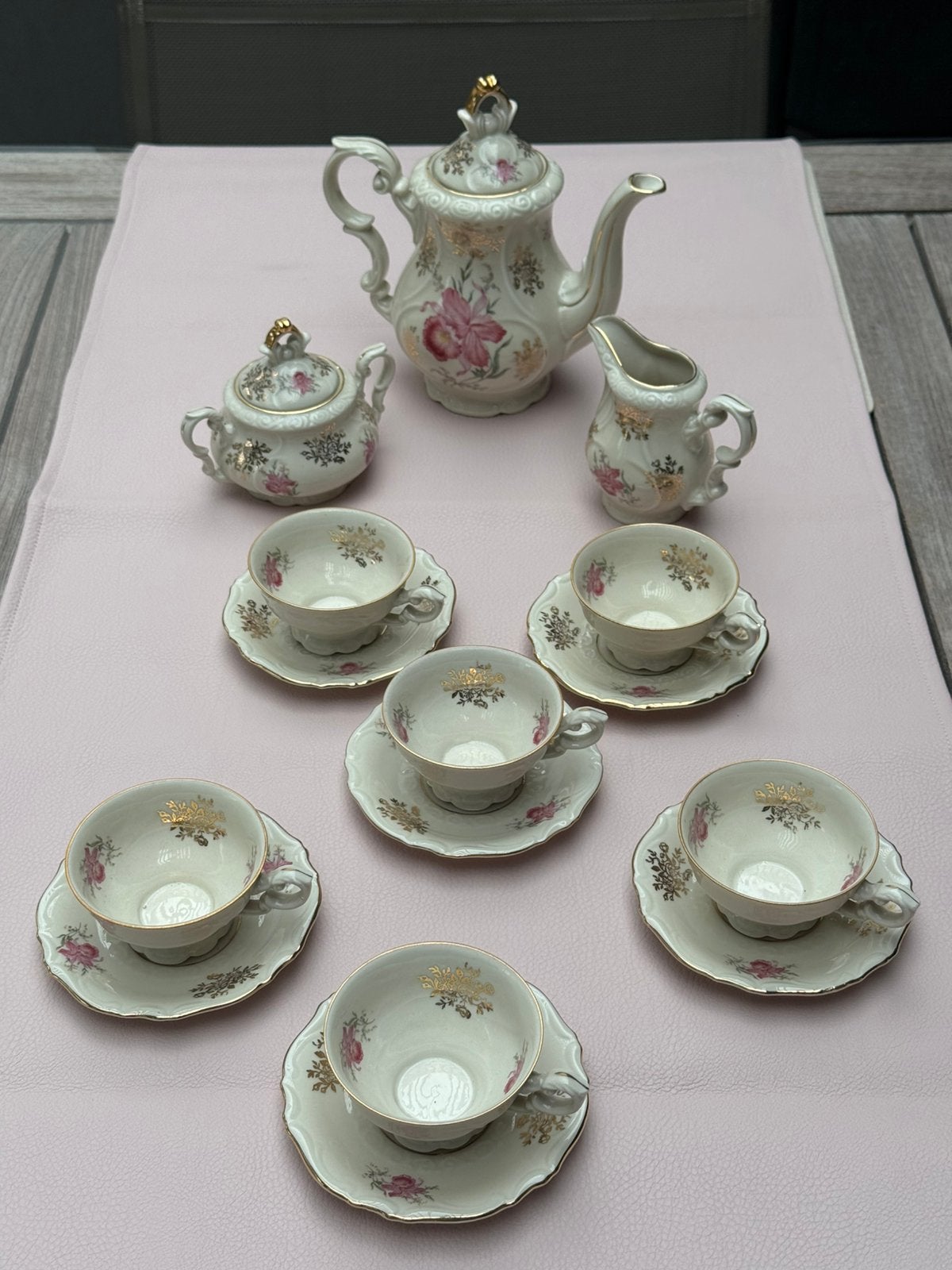 Koffie servies, Ophalen