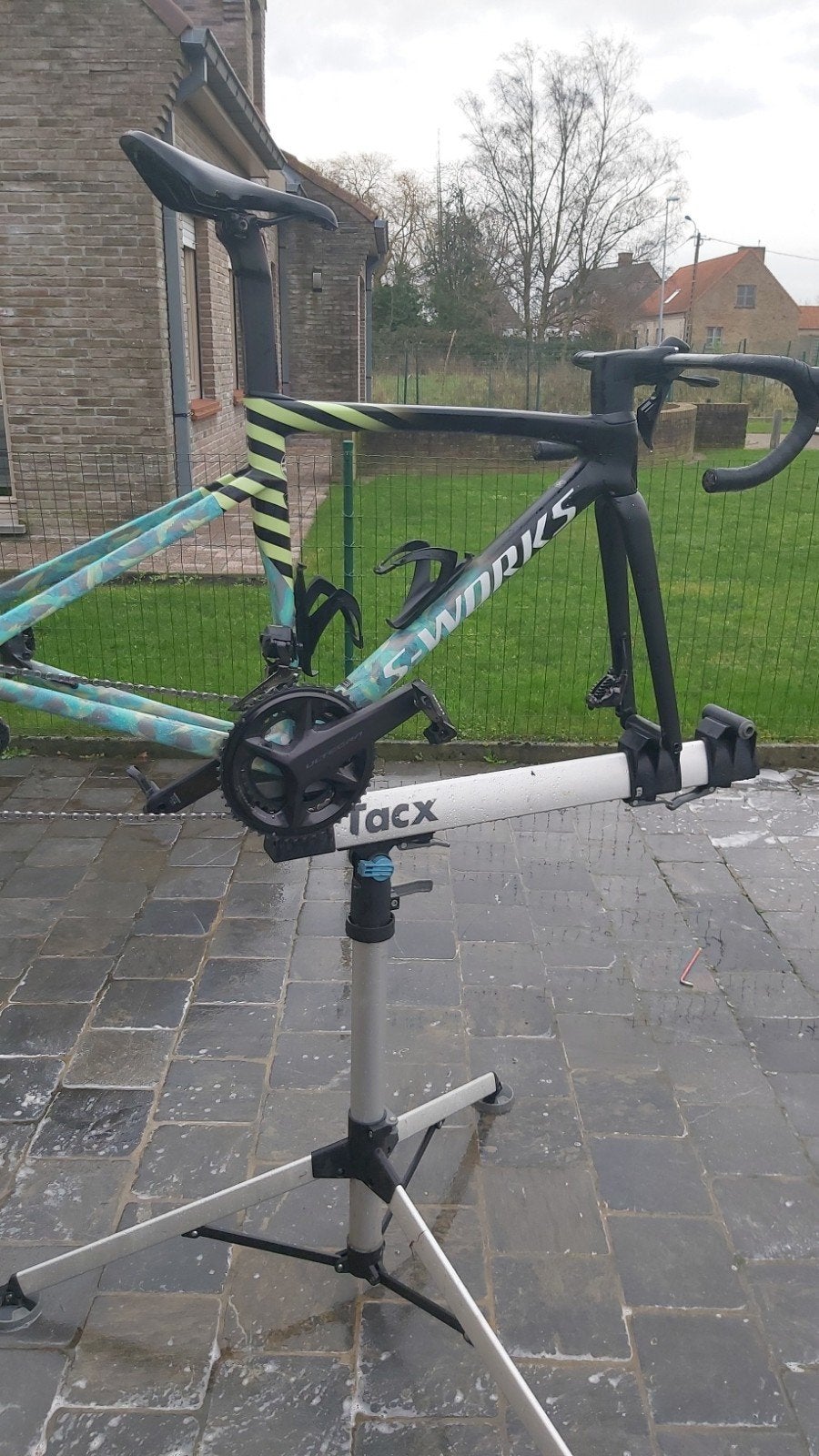 Tarmac Sworks, Enlèvement