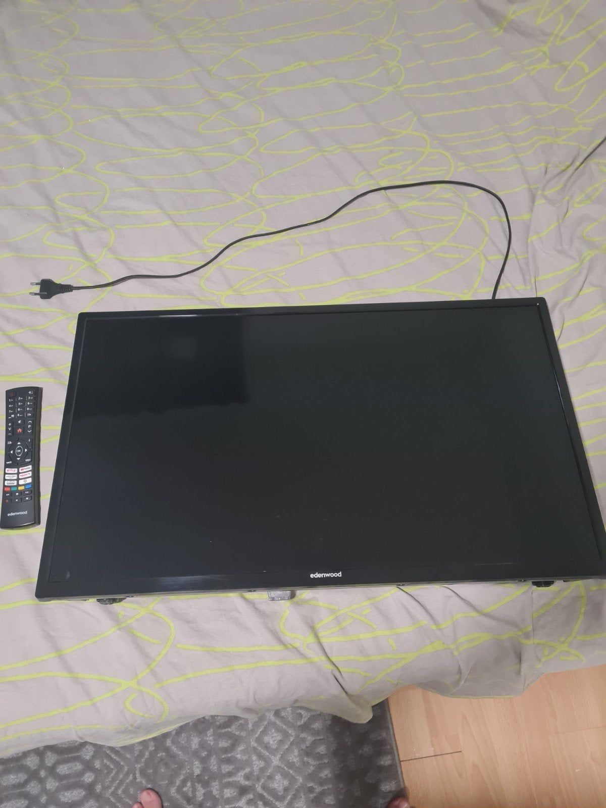 Edenwood tv lengte 73 cm en hoogte 43 cm ., Audio, Tv en Foto, Televisies, Ophalen, Zo goed als nieuw, 60 tot 80 cm, Overige merken