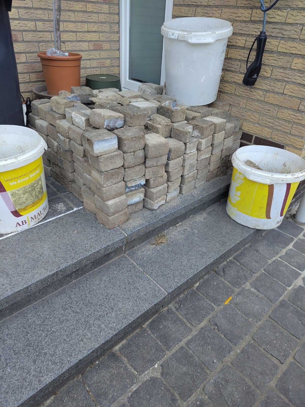 Gratis betonklinkers, Ophalen