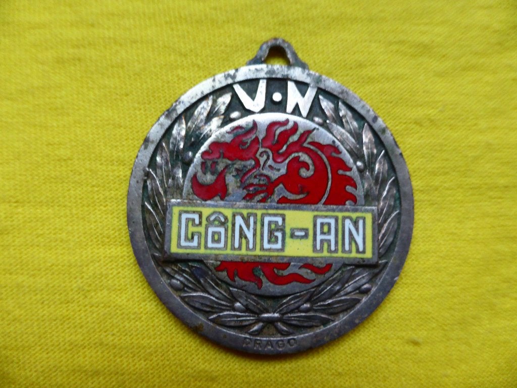 Dienstpenning Franse Politie in Vietnam (zeer zeldzaam), Verzamelen, Ophalen of Verzenden, Rijkswacht, Lintje, Medaille of Wings