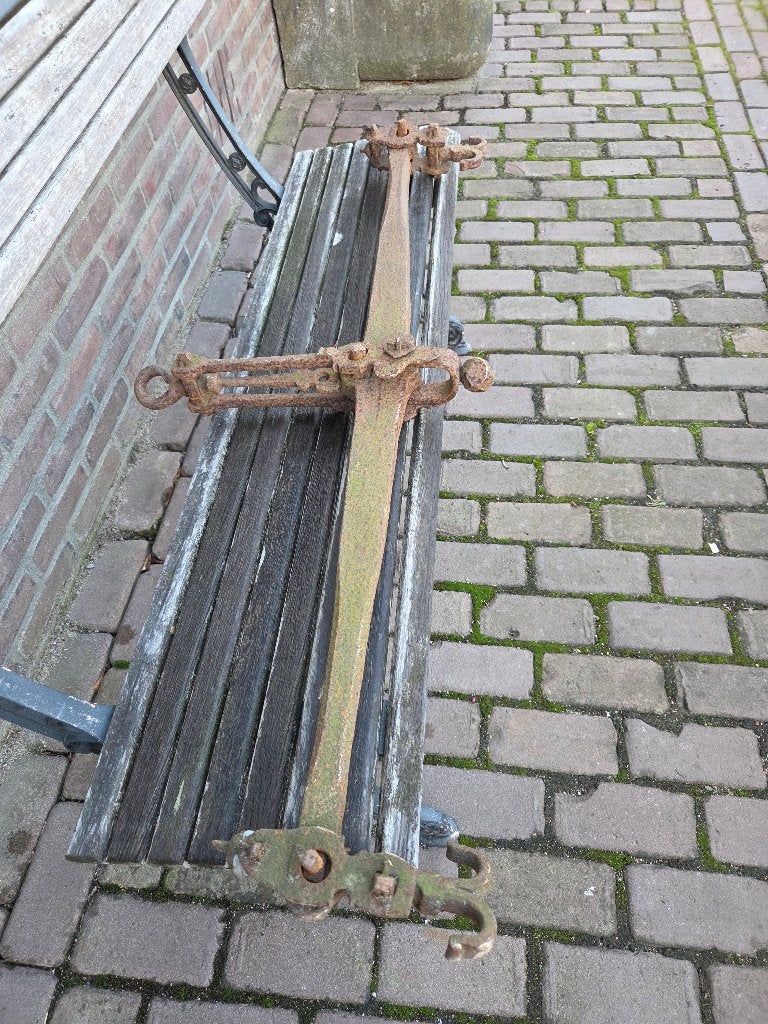 Antieke Gesmede weegschaal, Ophalen