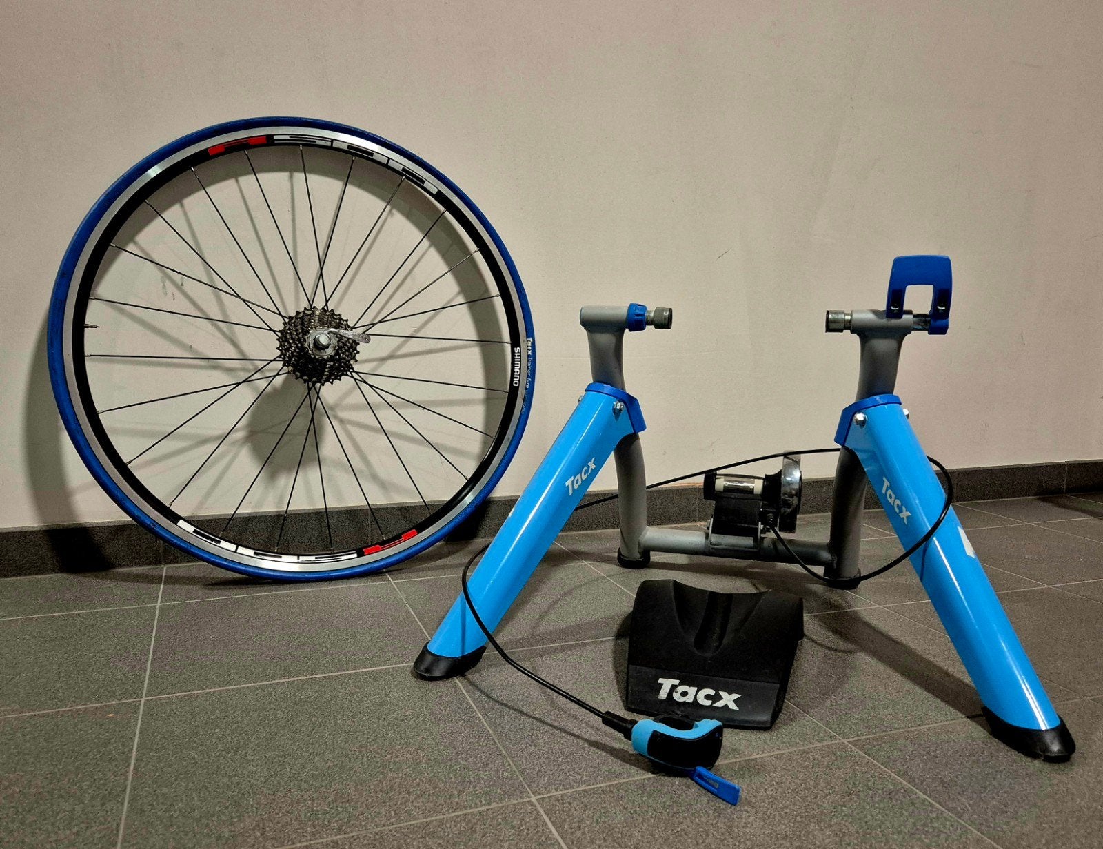 Tacx Satori Fietstrainer + Achterwiel (met Tacx Trainerband, Sport en Fitness, Wielrennen, Gebruikt, Overige typen, Ophalen