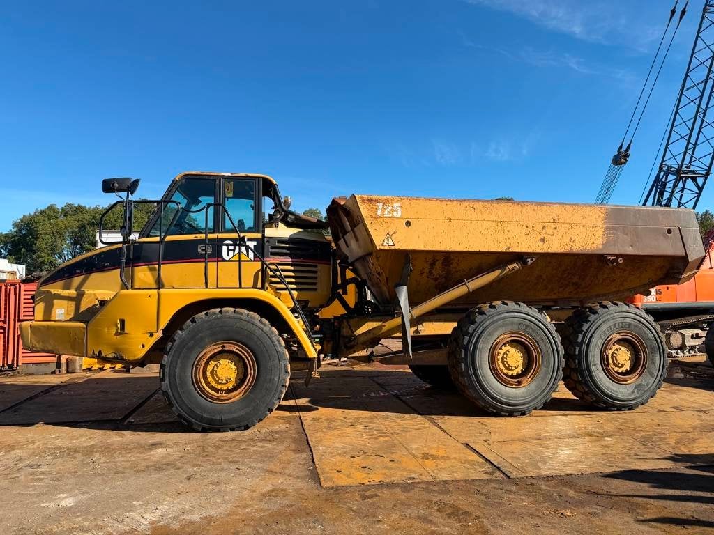 Cat 725, Articles professionnels